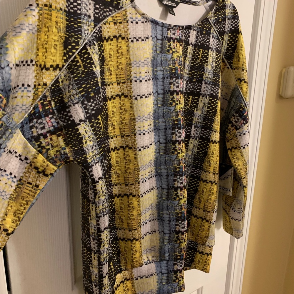 RUNWAY- 3/4 SLEEVE TOP (Matching bottom in closet) - Picture 5 of 5